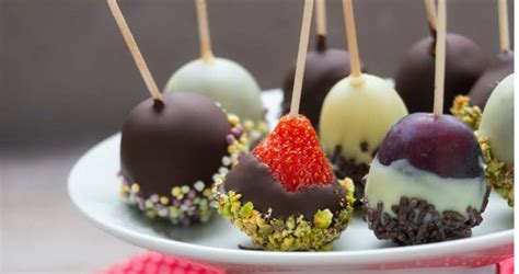 I dolci ci piacciono anche in estate. Ricette dolci estivi, frutta cioccolatosa da mangiare con ...