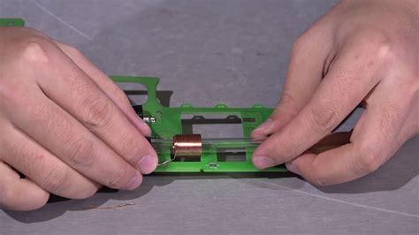 This weapon can fire a projectile at tremendous speeds without even using an expanding gas. 微型电磁炮DIY制作 - YouTube