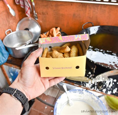 Exploring destinations, food and culture around malaysia. Entree Kibbles: A Box of Fried Bananas for Only 15,000 ...