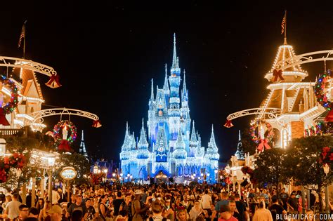 Is Cinderella's Castle decorated for Christmas?