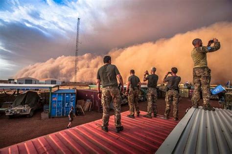 Members of the bundeswehr have been involved in the minusma mission for a number of years, with roughly one thousand german soldiers based in mali as part of the 13. Fluchtgrund | Unerwünscht in Mali: Bundeswehr hat ...