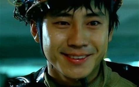 장준환 감독의 '지구를 지켜라(2003)'가 미국에서 리메이크된다. 남자배우 최고 최악 작품 알아보기 .jpg - Soul