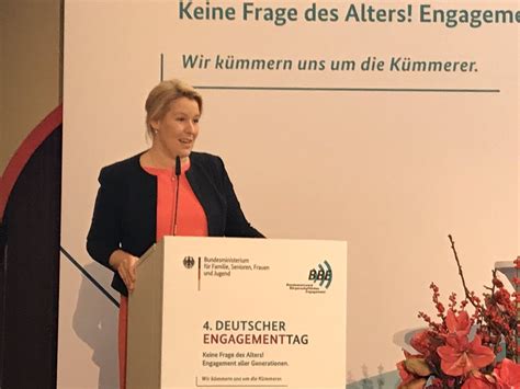 Bundesfamilienministerin franziska giffey (spd) hat die bedeutung und das gesellschaftliche potenzial von digitalem engagement hervorgehoben. Giffey Jung / Presse Franziska Giffey / Or terry moe at ...