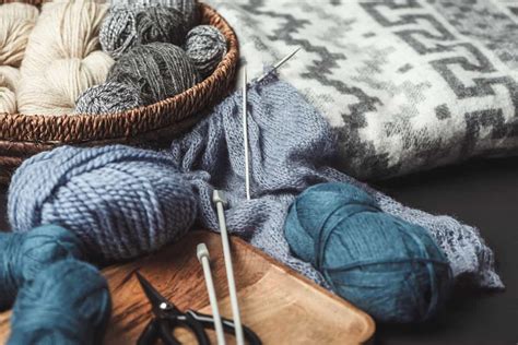 The 5 Best Knitting Needles For Blankets - The Creative Folk