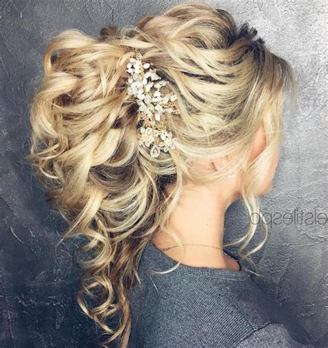 From winter celebrations to summer there are plenty of ways to style ultra curly hair for formal events, and issa rae's side ponytail is one great. Pin by Stephanie Ottaway on Wedding (With images) | Curly wedding hair, Wedding hairstyles, Hair ...