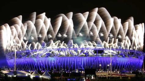 The closing ceremony was created by kim gavin, es devlin, stephen daldry, david arnold and mark fisher. Olympics End With Closing Ceremony 2012 - YouTube