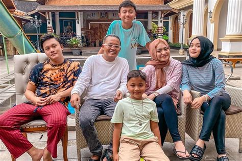 Dalam postingannya instagram tersebut, nathalie holscher sama sekali tidak marah disebut memiliki video syur 20 detik. Adik Kandung Sule Nilai Nathalie Holscher Dewasa & Mudah ...