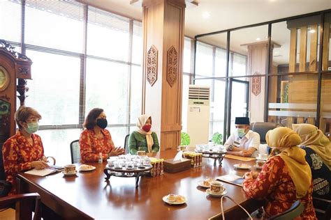 Wanita tercantik di dunia versi 2017 siapa yang tidak ingin mengenalnya. Wali Kota Beraudiensi dengan Dharma Wanita - 101KPFM