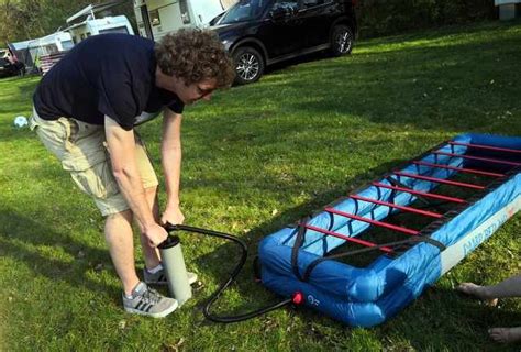Veldbed voor een kind is mogelijk. Opblaasbaar veldbed, Decathlon Camp Bed Air 70, uitgebreid ...