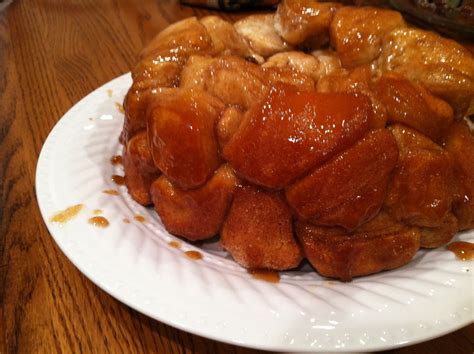 Homemade dough is rolled into balls, dipped in melted butter and cinnamon sugar, then baked until bubbling and glazed to perfection. Monkey Bread With 1 Can Of Buscuits / Monkey Bread Minis ...