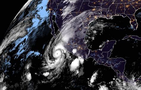 Cet ouragan fait montre d'une intensification rapide jamais vu en novembre d'abord qualifiée de tempête tropicale, puis reclassée en #ouragan, laura se renforce rapidement sur son passage dans. L'ouragan «Willa», presque de catégorie 5, s'approche de l ...