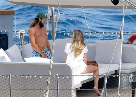 Tom kaulitz and heidi klum were married aboard a yacht in italy in august 2019.photo: Heidi Klum and Tom Kaulitz - Spotted on yacht on their ...