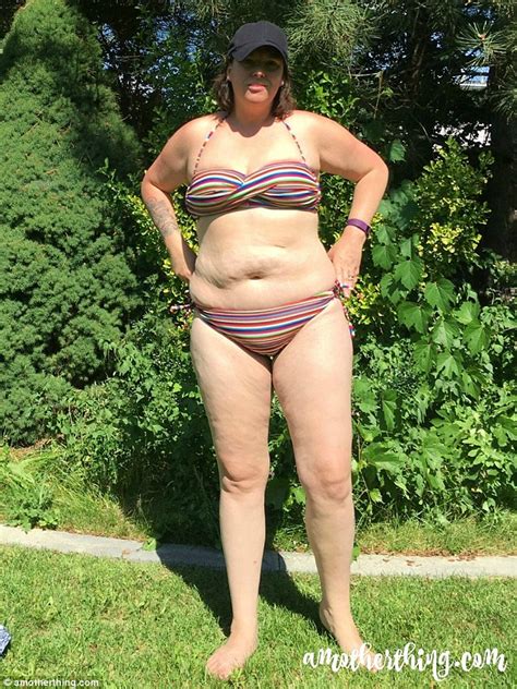 Nasil erkeklerde plajda ereksiyon halindeki siki saklamak gibi bir sorun varsa, kadinlarda da boyle bir sorun vardir. A Mother Thing blogger Katie Reed Photoshops her body ...