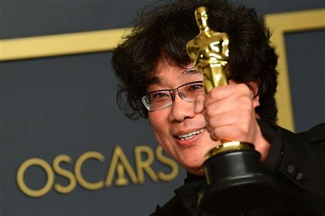 감독상 후보에 이름을 올린 첫 번째 아시아 감독은 영화 '모래의 여자(1966)'의 일본 출신 데시가하라 히로시. 이성철 칼럼 생각보다 강한 나라(국뽕주의)