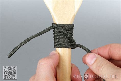 The paracord handle for your edc bag is a simple and effective strategy to dealing with grimy or you can make your paracord handle with one color or two. How to Wrap a Paddle or Handle with Paracord | ITS Tactical in 2020 | Paracord knife handle ...