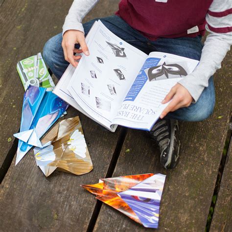 World Record Paper Airplane Book - Best Arts & Crafts for ...