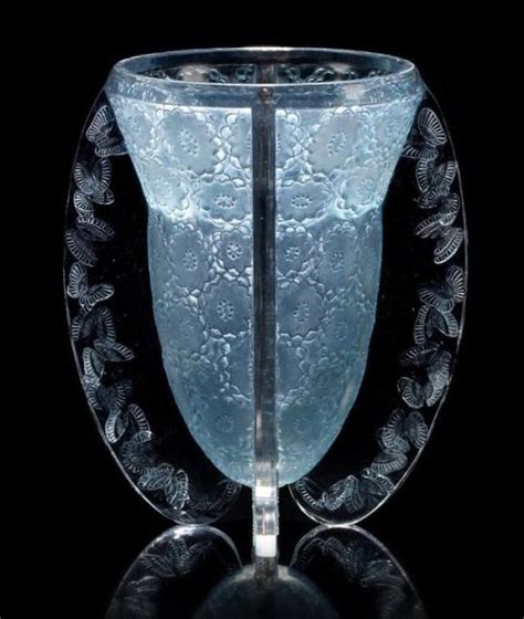 Find the perfect vintage lalique glass piece. LALIQUE | Glasskulptur, Lalique, Parfümflakons aus glas