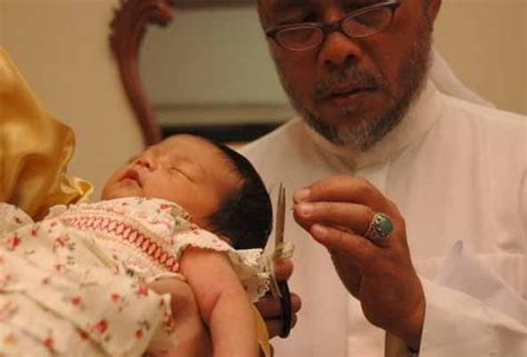 Menjelaskan pengertian qurban dan aqiqah menunjukkan dalil naqli hukum pelaksanaan tata cara penyembelihan hewan ternak,akikah,dan kurban. Batas Aqiqah Dalam Islam - Rajiman