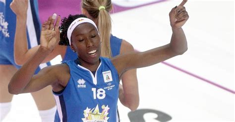 Jun 10, 2021 · la scelta del portabandiera per i giochi ha diviso, tra chi crede sia giusto premiare il merito sportivo di jessica rossi ed elia viviani e chi credeva che fosse meglio scegliere paola egonu e un. Pallavolo, Paola Egonu portabandiera dell'Italia alle ...