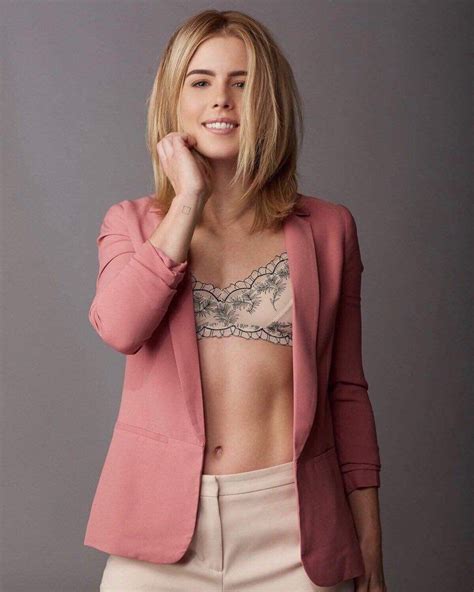 It is difficult to comprehend that felicity was never supposed to pan out as anything more than a recurring character. 49 Hot Pictures Of Emily Bett Rickards Explore Her Amazing ...