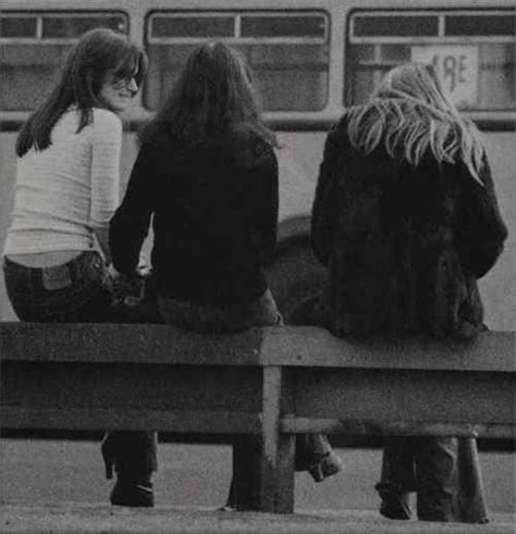 Fue una niña alemana adicta a las drogas, amiga de christiane f., la adolescente alemana que se hizo famosa por su libro autobiográfico los niños de la estación del zoo. Pin von Gemma Emma auf Christiane f | Kinder vom bahnhof ...
