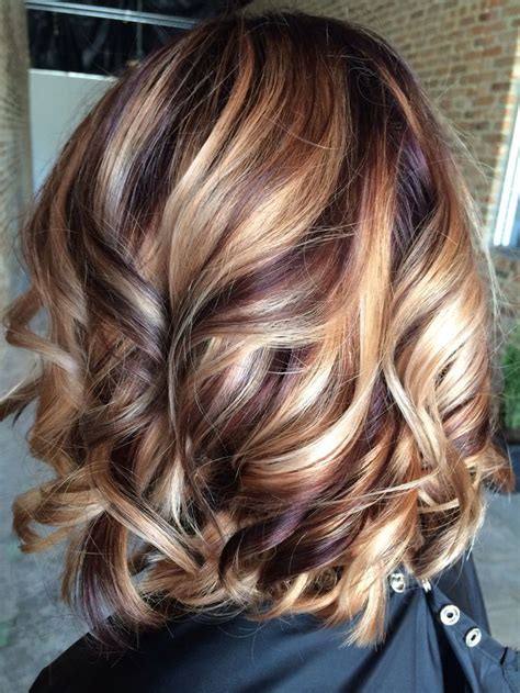 In addition to the aforementioned cuts, certain guidelines will help the application of some highlights in your hair or wicks will allow you to project that young woman who lives inside you. 20 Ideas for Brown Hair with Highlights - Young Hip Fit