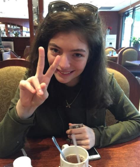 Jun 07, 2021 · lorde's official website has a photo of what may be the new cover art for the upcoming album, or at least a new song: Lorde Reignites Taylor Swift Feud With New Album Remarks ...