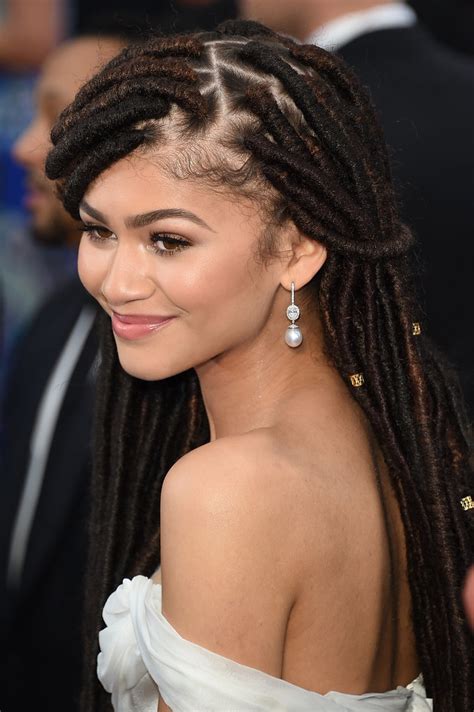 Zendaya and oscar isaac just showed up at my house, annihilated me, and then brought me back as if the divine presence of zendaya and oscar isaac isn't enough to send you into full paroxysms of. Zendaya Runs for Weave Queen at 2015 Oscar Awards