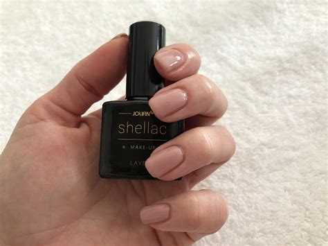 Für die vorbereitung ihrer nägel benötigen sie Shellac Nägel selber machen - Die Alternative zum Nagelstudio