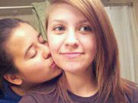 Mollie olgin era una mujer de 19 años asesinada el 22 de junio de 2012 en violet andrews park en portland, texas, después de que ella y su novia fueran atacadas y disparadas. Same-Sex Teen Couple Shot: Police release description of ...