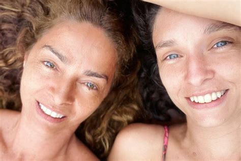O melhor acervo de vídeos online sobre entretenimento, esportes e jornalismo do brasil. Claudia Ohana e filha exibem o corpão de biquíni e web ...