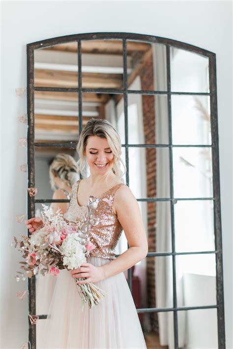 Maybe you would like to learn more about one of these? Hochzeitskleid in Blush für die Hochzeit in Roségold | noni