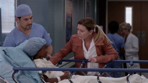 Vulture and photos by abc. In quale episodio Derek e Meredith adottano Zola? Un momento chiave di Grey's Anatomy