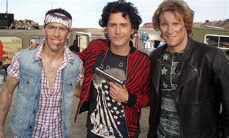 Hoy junto a coti lo queremos recordar como mejor se recuerda a un gran artista: Dos futbolistas protagonistas del nuevo videoclip de Coti ...