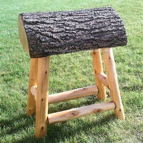 Cut the four pieces of oak plywood needed for the walls of the stand and cut seven wood blocks to the same length as the side walls. Cool Saddle Rack | Tack room, Horse barns, Horse diy