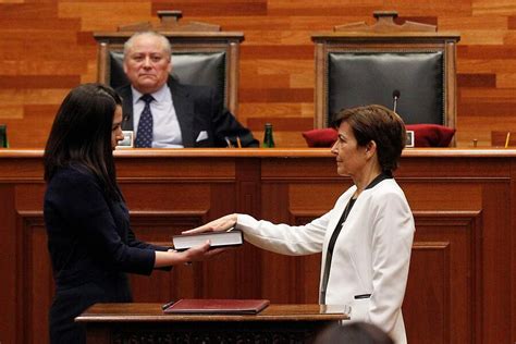 La asunción de la ministra brahm se produce en un momento en que el tribunal constitucional ha. María L. Brahm: «En el TC había causas detenidas al límite ...