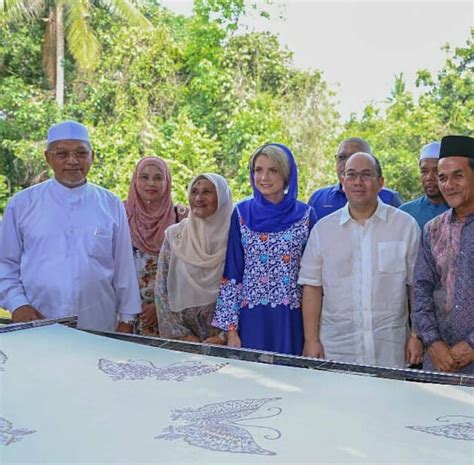 Tak ada wanita melayu kita ke baguslah. Dah Setahun Jadi Isteri Tengku Mahkota Kelantan, CHE PUAN ...