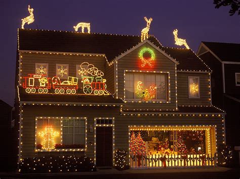 A blog for dorms, apartments, and other various forms of student housing, both. Outside Christmas Lights Ideas - HomesFeed