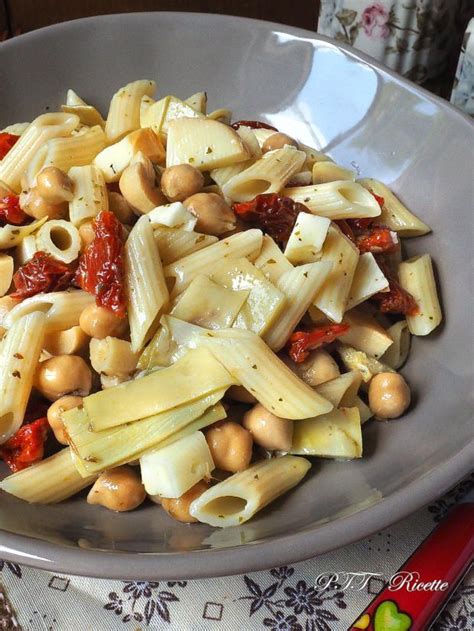 Infine profumate con della menta al posto del basilico! Pasta fredda con pomodori secchi, funghi champignon e ...