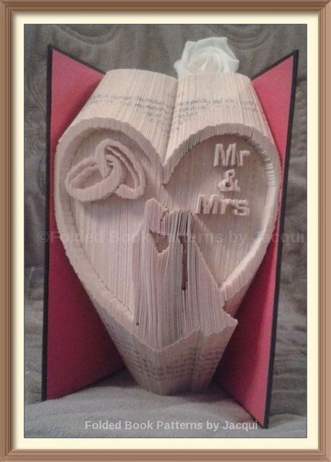 Bestimmt haben einige von euch schon solche werke gesehen: 586. Wedding Book Folding Pattern | Art du pliage de livres, Livre origami, Livre mariage