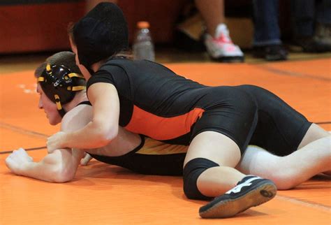 Woman_pins_man, new city, new york. Men Wrestling Women: Female wrestler pins 2nd guy at ...