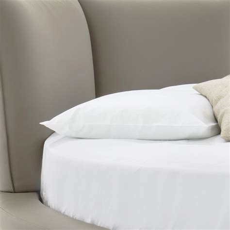 Letto matrimoniale rotondo tondi caratterizzato da un ampia testiera con particolare cuciture che formano tanti quadrati e da un maestoso letto rotondo con materasso tradizionale rettangolare. Vendita LENZUOLO SOTTO ANGOLO HOTEL PER LETTO ROTONDO ...