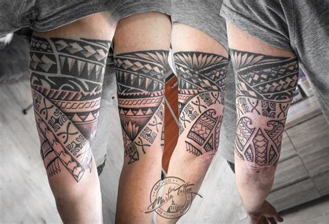 Tetování je umístěno na čtyřech deskách s různými motivy: Tetování na rukou - Marťa Tattoo Studio
