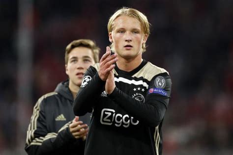 His overall rating (shown on the card) incorporates this arbitrarily created boost. Ajax Amsterdam : Kasper Dolberg prolonge jusqu'en 2022 - L ...