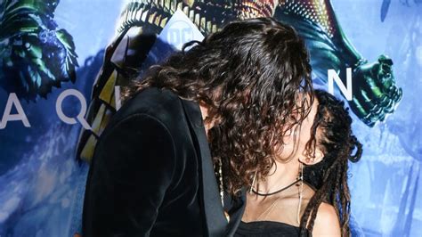 Jason momoa and lisa bonet celebrated father's day by sharing the video of jason building the motorcycle he built for their kids. Kuss-Alarm! Jason Momoa & Frau verturtelt auf Red Carpet ...