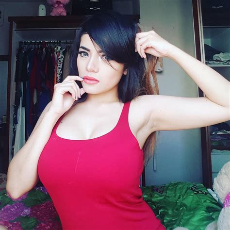 (instagram/@dinarcandy) aku tidak tau akan bersama siapa kelak!!!, tulis dinar. Foto Seksi dan Hot Dj Dinar Candy Yang di Oprasi ...