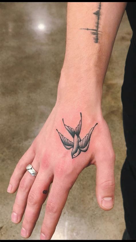 High quality shawn mendes tattoo gifts and merchandise. Shawn Mendes Pinterest:Dillu | Tatuagem na mão, Tatuagem, Tatuagens novas