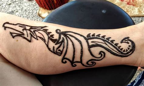 This is an awesome dragon tattoo design that would also look great on the back and would work for a man or a woman. henna dragon | Tribal tattoos, Henna, Polynesian tattoo