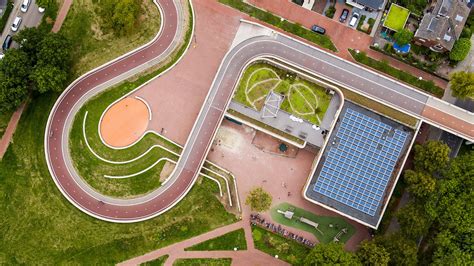 Fietsers hoeven nu niet meer de omweg te maken via de hogeweidebrug of de de meernbrug. dafne schippersbrug - Marcel IJzerman