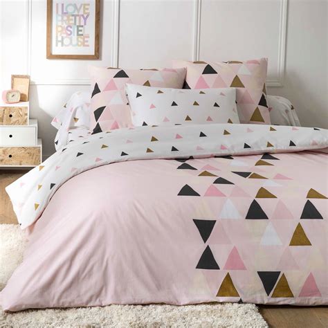 On pourrait céder à la facilité et vous dire que dormir dans des draps roses vous fera voir la vie en rose. Épinglé par Virginie Debailleul sur des idées | Housse de ...